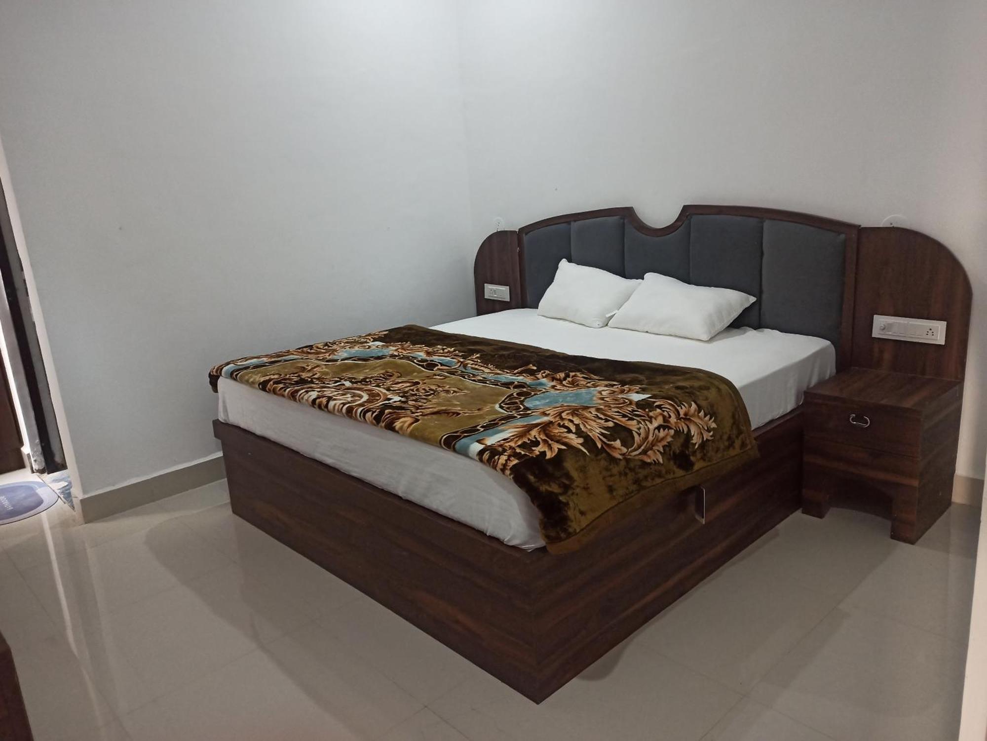 Abhiram Homestay Κχατζουράχο Εξωτερικό φωτογραφία