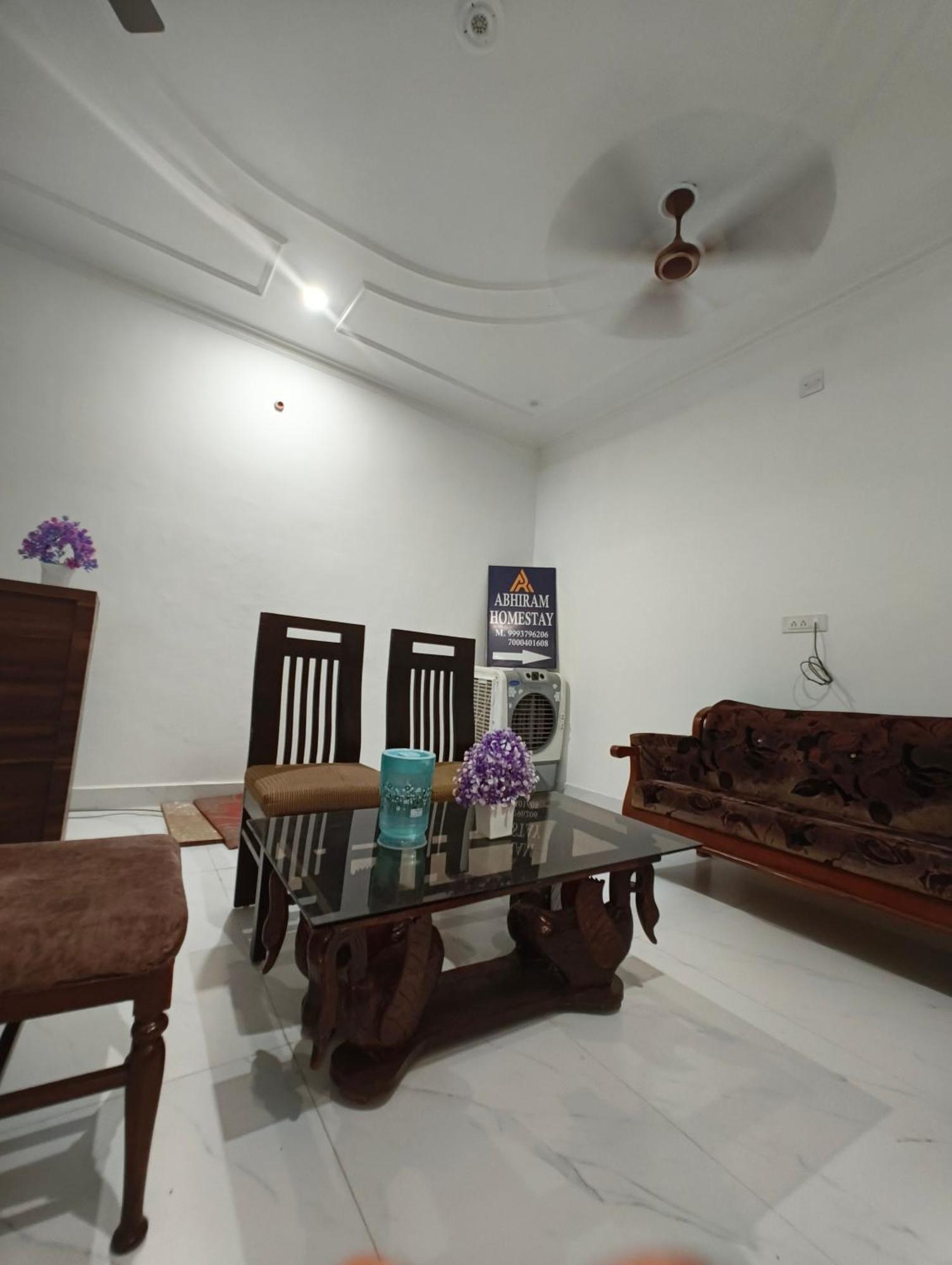 Abhiram Homestay Κχατζουράχο Εξωτερικό φωτογραφία